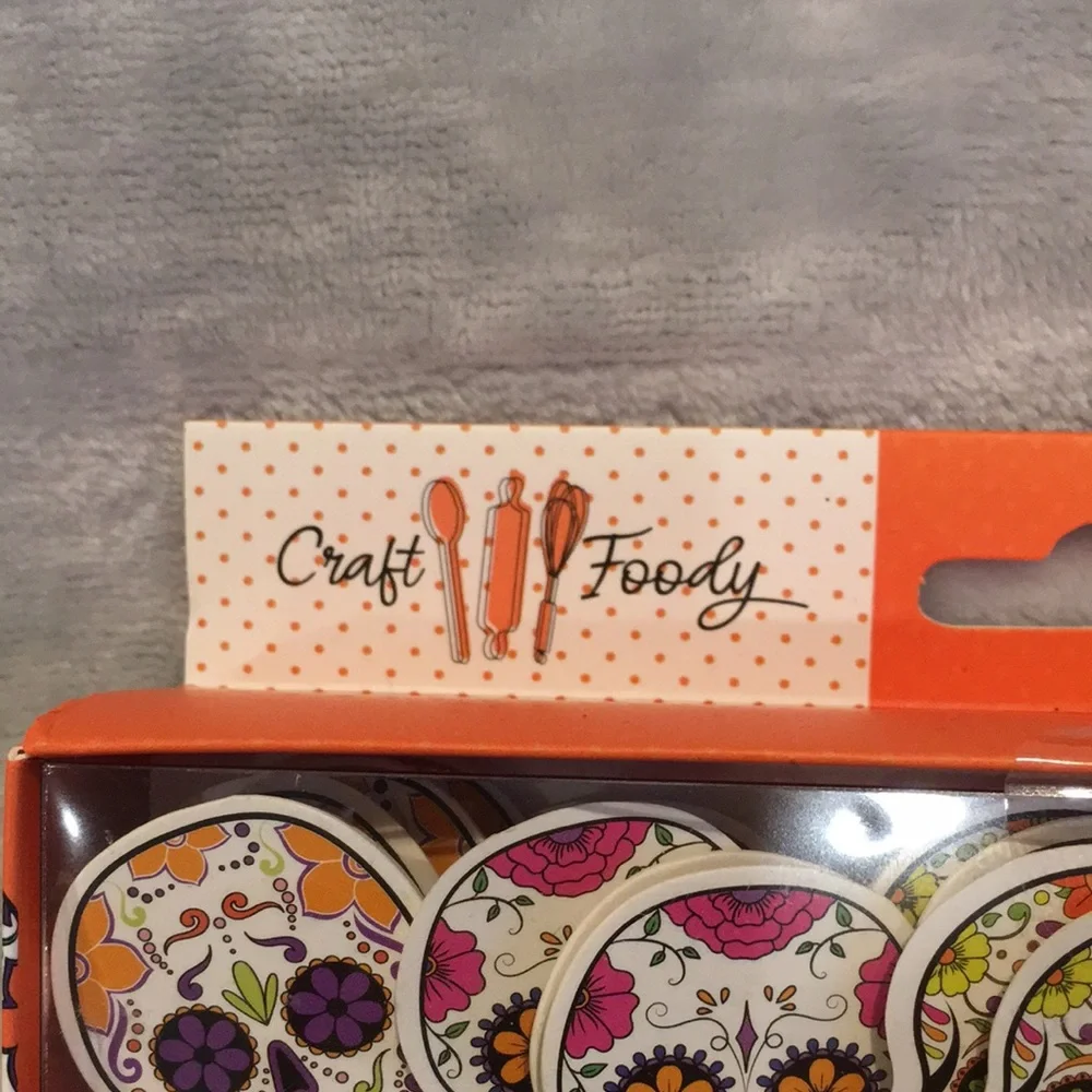 Skull Halloween Dia Des Las Muertos Cupcake Kit NWT set of 30 liners & picks